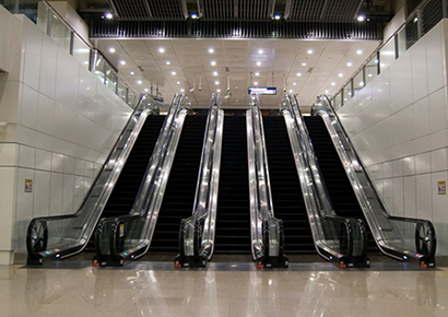 Những lưu ý khi đi thang cuốn