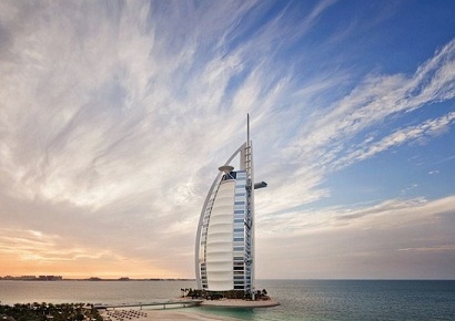 Khách sạn hình cánh buồm tại Dubai sang trọng đến mức nào?