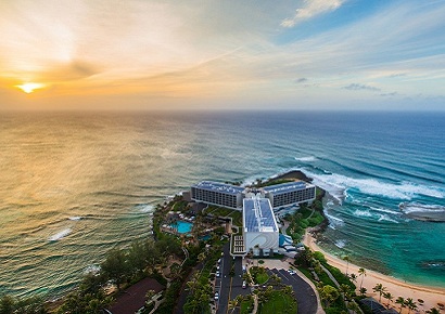 Resort có sân golf sát bờ biển đẹp khó tin!